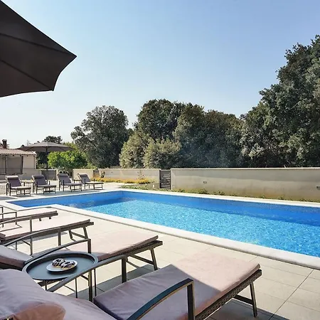 Mit Privatem Pool, Trampolin, Gym, Bbq, Darts, Tischfussball