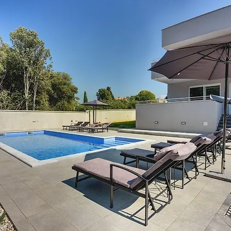 Mit Privatem Pool, Trampolin, Gym, Bbq, Darts, Tischfussball בית נופש *