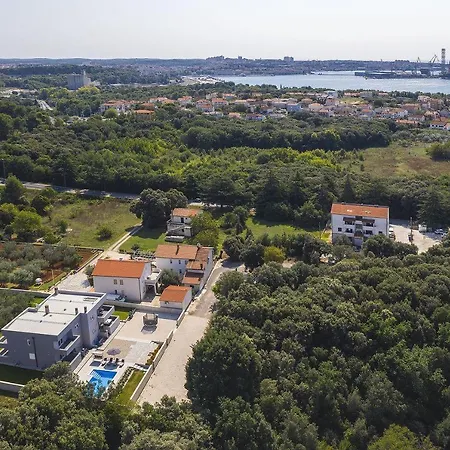 בית נופש Mit Privatem Pool, Trampolin, Gym, Bbq, Darts, Tischfussball *