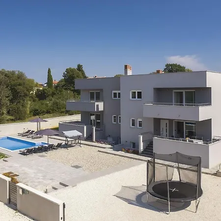 Mit Privatem Pool, Trampolin, Gym, Bbq, Darts, Tischfussball בית נופש