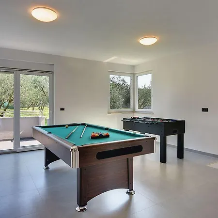 Mit Privatem Pool, Trampolin, Gym, Bbq, Darts, Tischfussball בית נופש